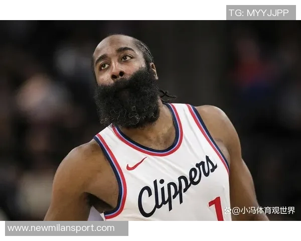 哈登半场表现低迷仅得1分却送出10次助攻展现团队精神