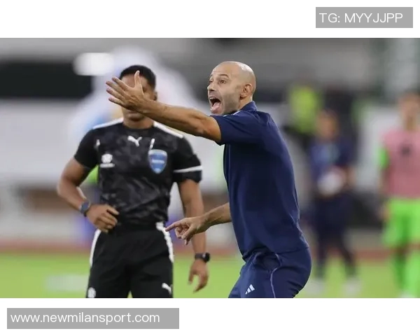 季后赛即将开启贝克汉姆现身迈阿密训练场与马斯切拉诺热烈交流